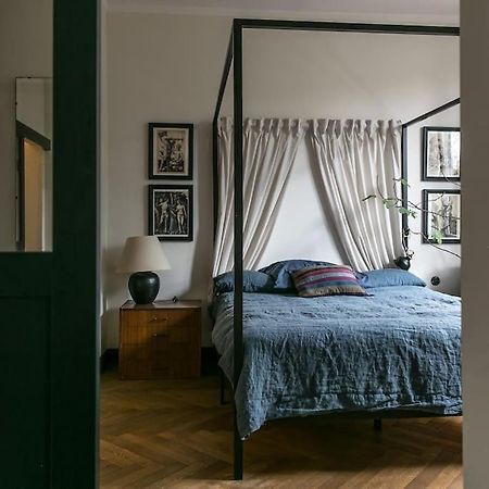Dark Blue Apartment Варшава Экстерьер фото