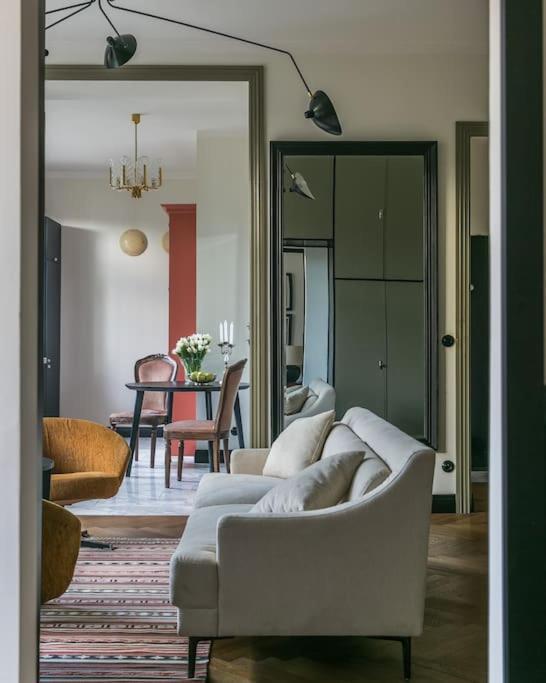 Dark Blue Apartment Варшава Экстерьер фото