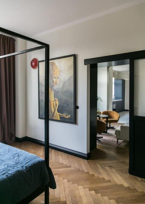 Dark Blue Apartment Варшава Экстерьер фото