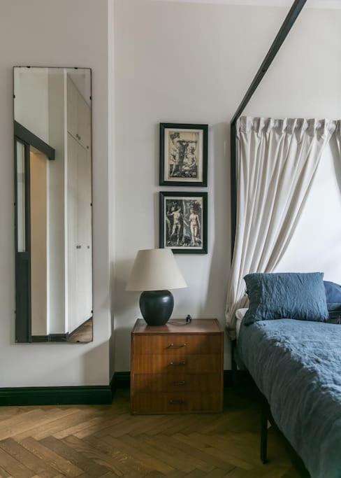 Dark Blue Apartment Варшава Экстерьер фото