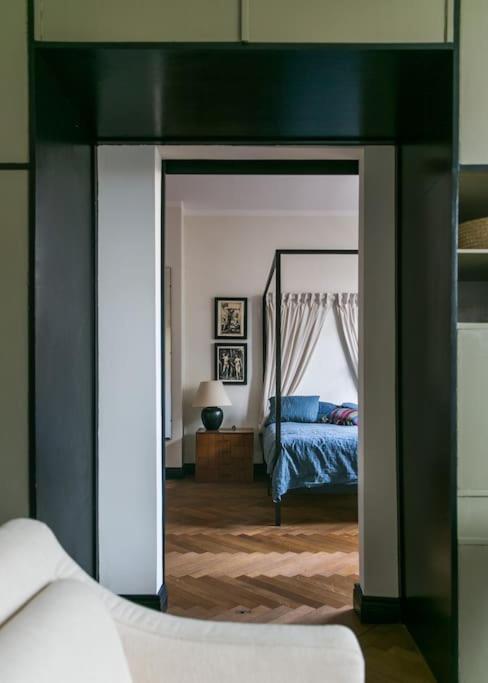 Dark Blue Apartment Варшава Экстерьер фото
